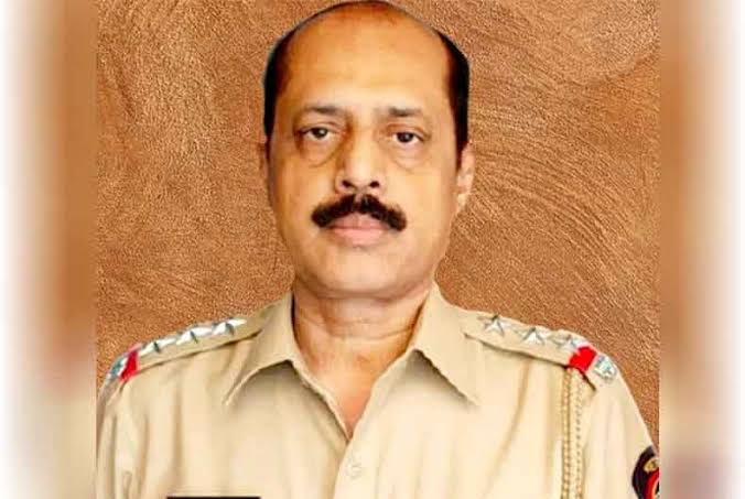Bombay High Court Grants Bail To Ex Cop Sachin Waze In Corruption Case Involving Ex Home Minister Anil Deshmukh Bombay High Court Grants Bail To Ex Cop Sachin Waze In Corruption Case Involving Ex Home Minister Anil Deshmukh